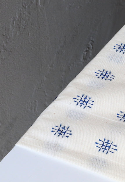 Motivos azules sobre tela de algodón muselina de Bengala por yarda, 45 pulgadas de ancho, 157 GSM