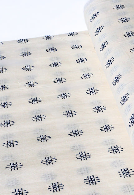 Motivos azules sobre tela de algodón muselina de Bengala por yarda, 45 pulgadas de ancho, 157 GSM