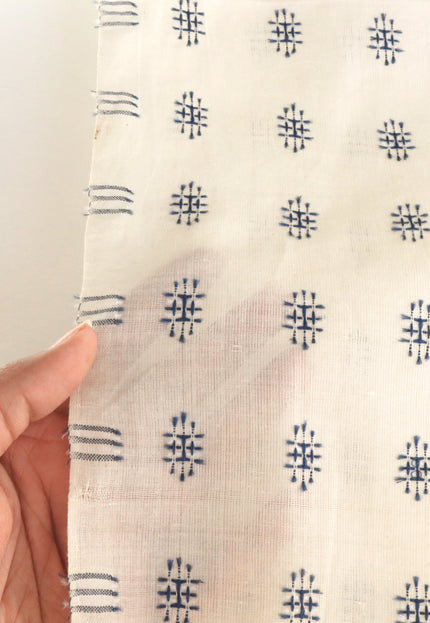 Motivos azules sobre tela de algodón muselina de Bengala por yarda, 45 pulgadas de ancho, 157 GSM