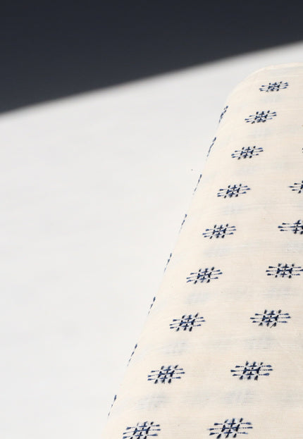 Motivos azules sobre tela de algodón muselina de Bengala por yarda, 45 pulgadas de ancho, 157 GSM