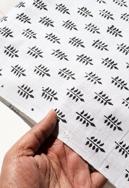 Bloque de hojas negras impreso en tela de algodón Kala, 36 pulgadas de ancho, 273 GSM