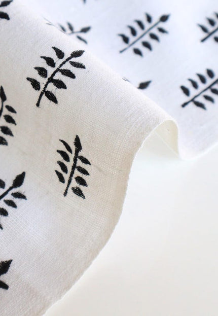 Bloque de hojas negras impreso en tela de algodón Kala, 36 pulgadas de ancho, 273 GSM