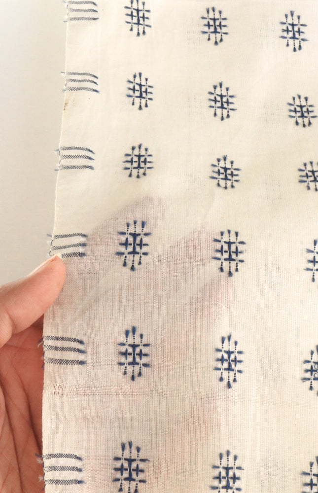 Motivos azules sobre tela de algodón muselina de Bengala por yarda, 45 pulgadas de ancho, 157 GSM