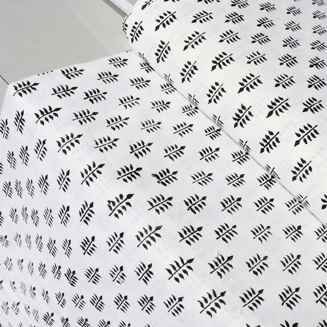 Bloque de hojas negras impreso en tela de algodón Kala, 36 pulgadas de ancho, 273 GSM